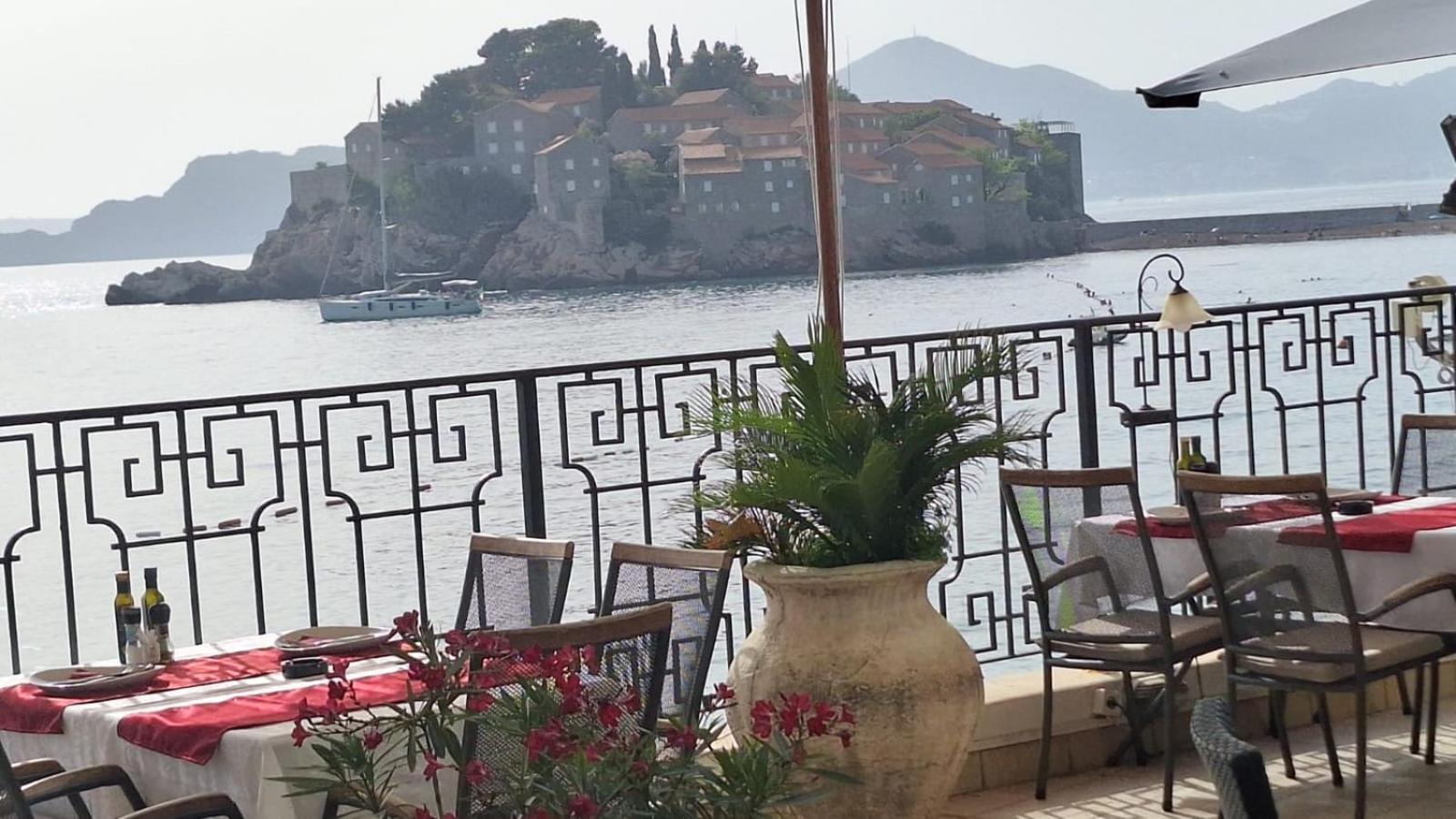 Montesan Luxury Apartment Beach Front Sveti Stefan Zewnętrze zdjęcie